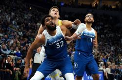 9 GAME官网包含里程碑夜圣安东尼奥马刺防线松动；NBA季后赛加时末段刷纪录；管理层满意；轮换策略成焦点的词条