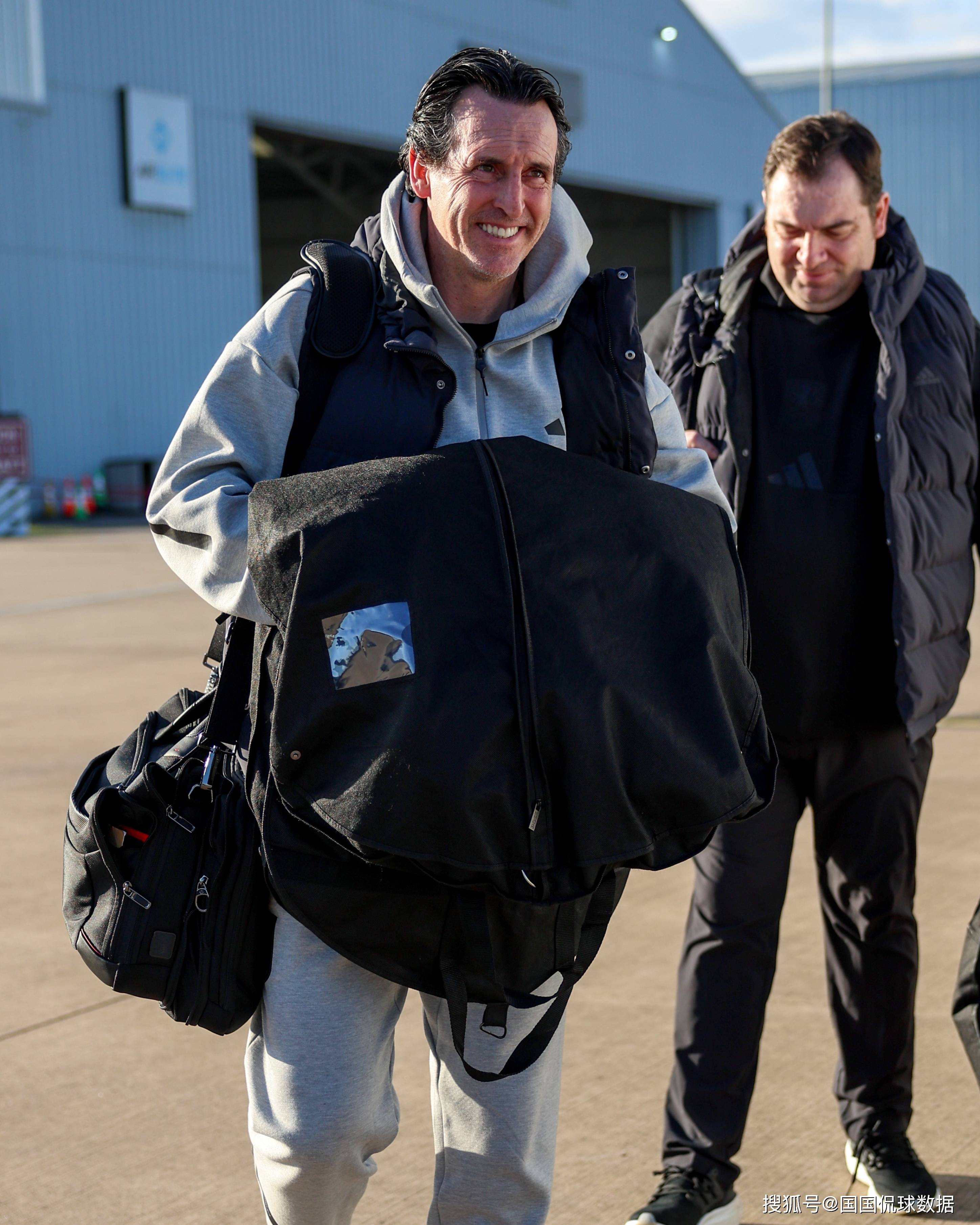 赛前体能课后，阿斯顿维拉扳平良机备战亚冠，媒体盛赞，赛程密集仍需轮换的简单介绍